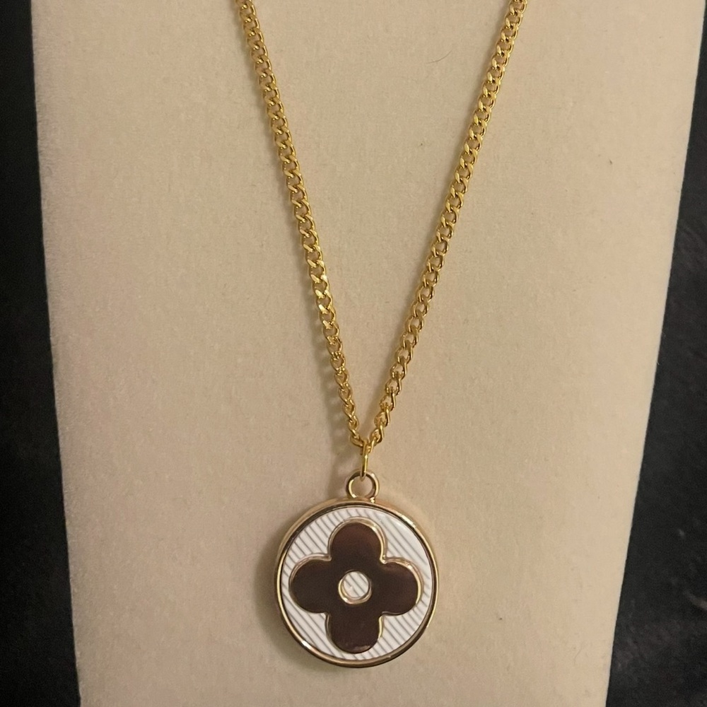 18K gold plated.  Gold Pendant Necklace.